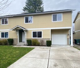 Building Photo - Spacious 3 bedroom 2.5 bath Post Falls Duplex