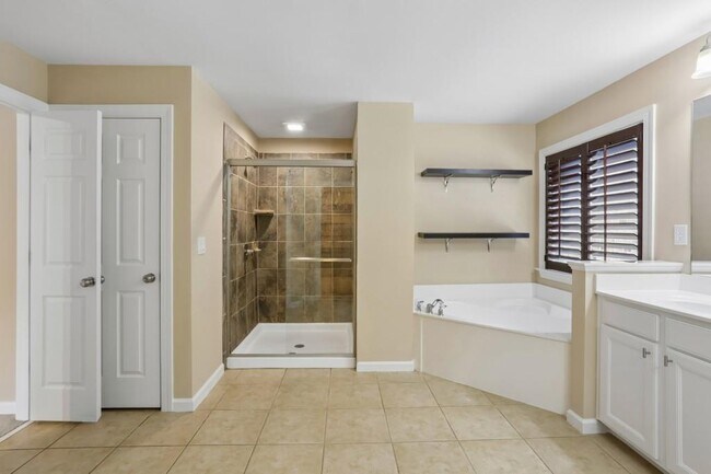 Building Photo - 1641 Danbury Parc Pl