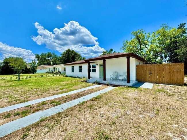 Building Photo - 3814 W Tyson Ave