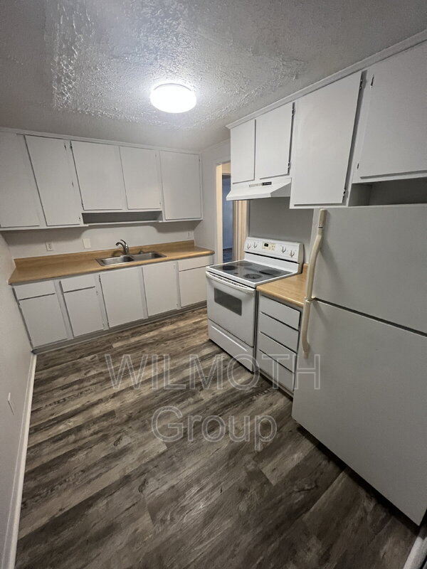 Building Photo - 2000 Indianapolis Rd