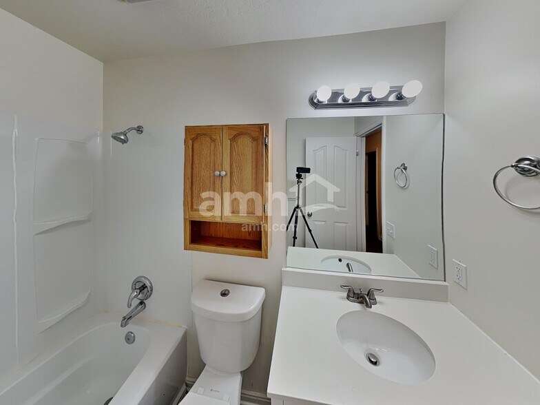 Building Photo - 1871 N 750 W