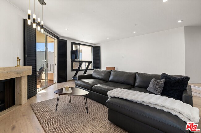 Building Photo - 245 Main St