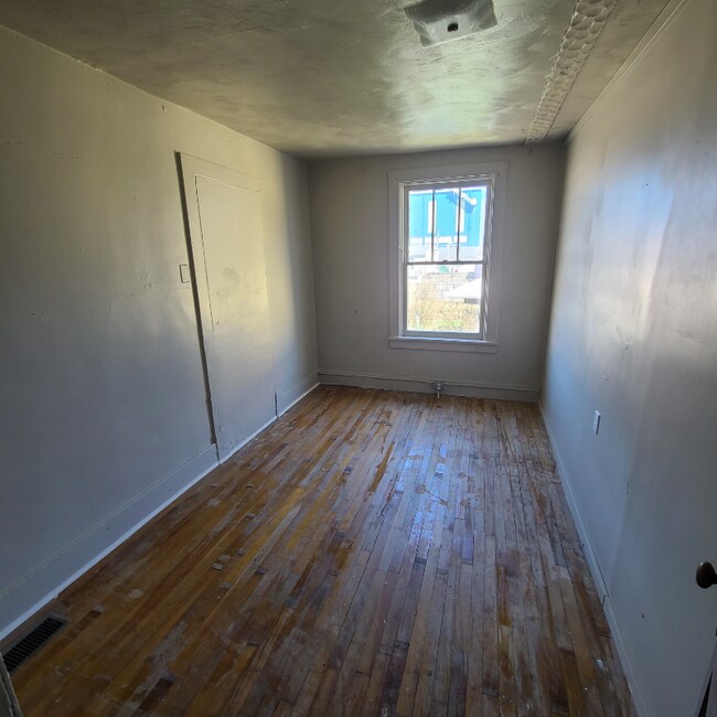 Building Photo - 1105 E 1st Ave