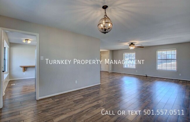 Building Photo - 2 Forest Maple Ct