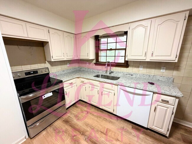 Building Photo - Charming 3-Bedroom with Huge Yard & Covered Patio