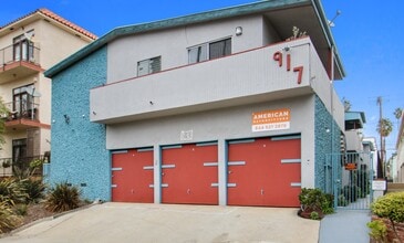Building Photo - 917 5th St in Santa Monica. Steps to Mont...