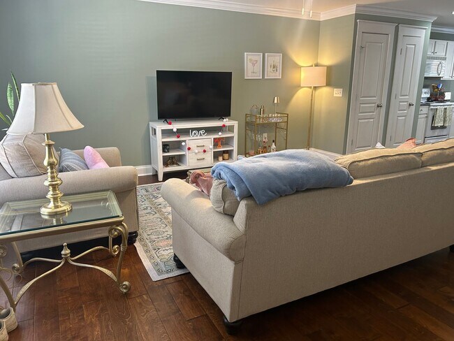 Building Photo - 01-102 Ball