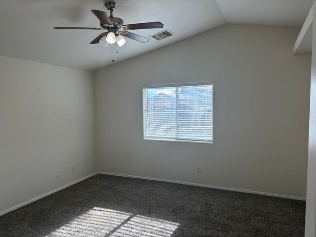 Building Photo - Freshly Painted 3 Bed, 2.5 Bath Home in Coolidge