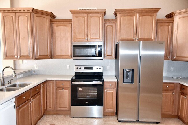 Building Photo - Great Location! Lovely  3Bedroom Plus/ 2Bathroom Chandler Home!