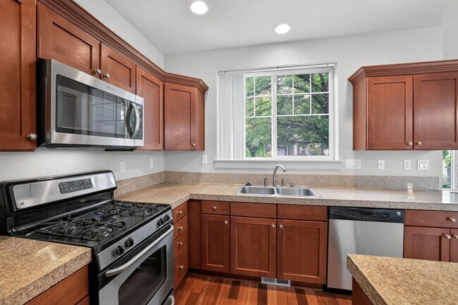 Building Photo - 7130 NE Ridge Dr