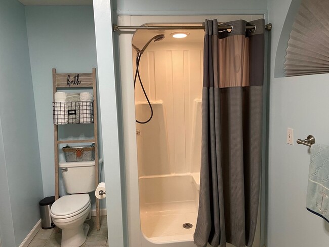 Building Photo - Beautiful home off Knights Academy