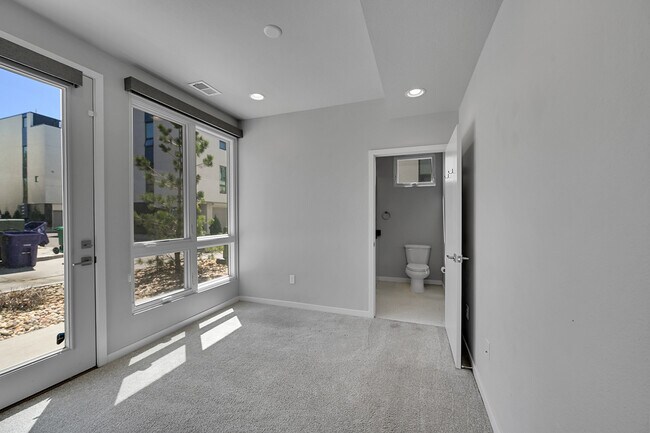 Building Photo - 1208 E Asbury Ave
