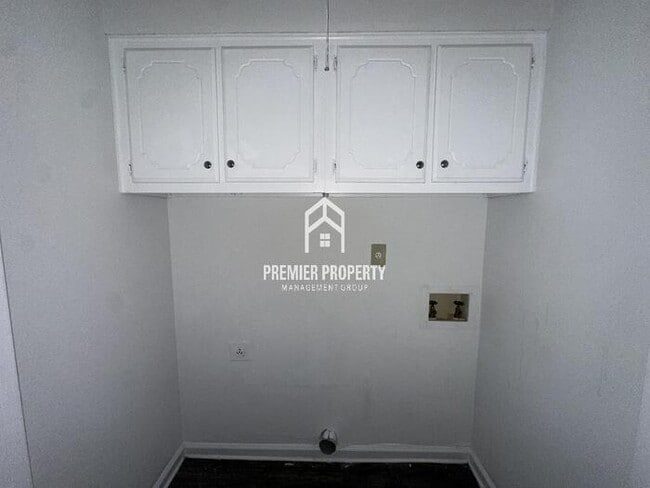 Building Photo - 2188 Longlane Dr