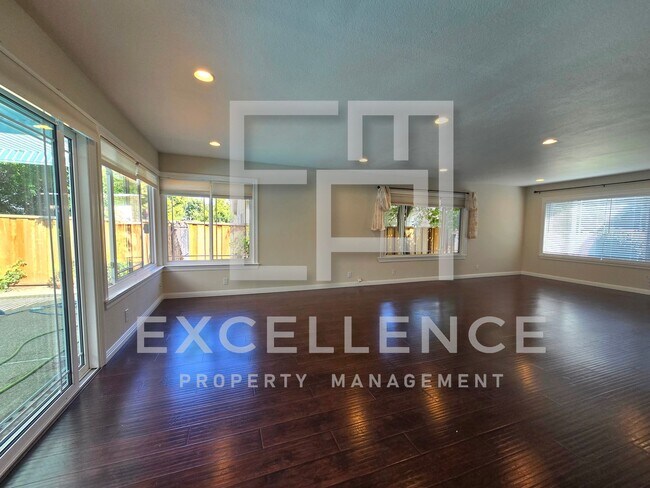 Building Photo - 4/2 House With Private Pool & Hot Tub, AC,...