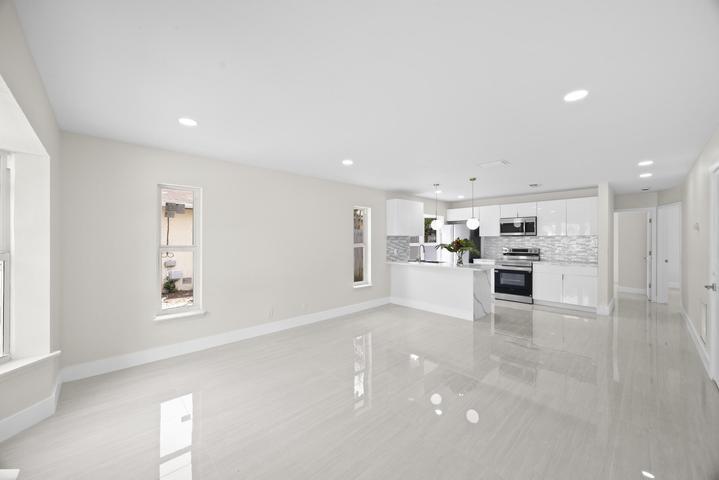 Building Photo - 5664 Boynton Cres