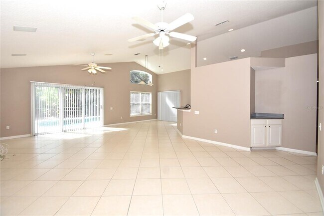 Building Photo - 11 Deerfield Ct