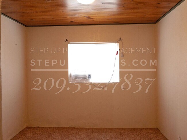 Building Photo - 354 Barretta St