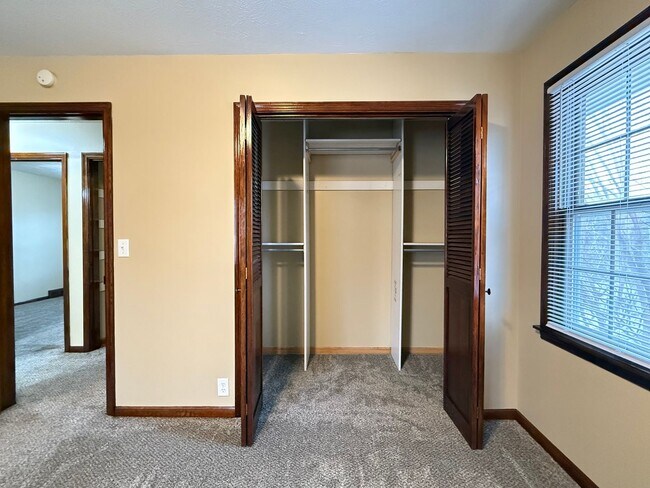 Building Photo - Spacious 4 Bedroom Home + Garage, Fenced Backyard & Bonus Lower Level