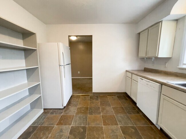 Building Photo - PRELEASING for AUGUST! Walk to Ball State! Bright 4BR Home with Fireplace