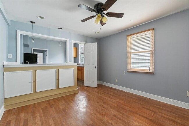 Building Photo - 8927 Hickory St