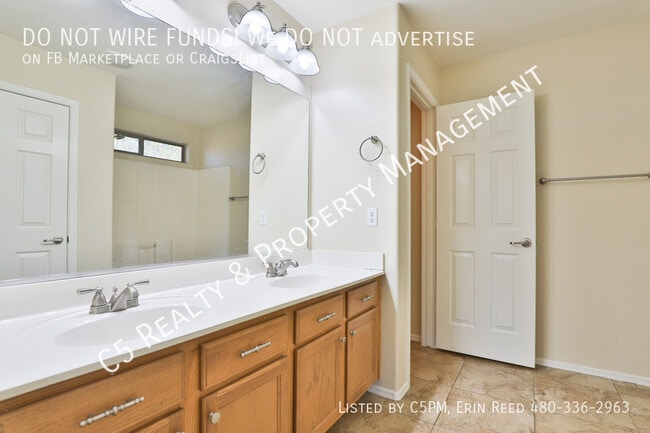 Building Photo - 16886 W Portland St