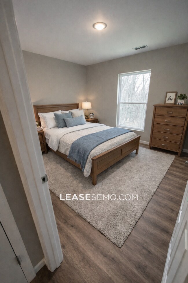 Building Photo - 3 bed, 1 bath Apartment