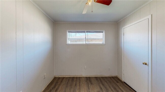 Building Photo - 206 Lynn Dr