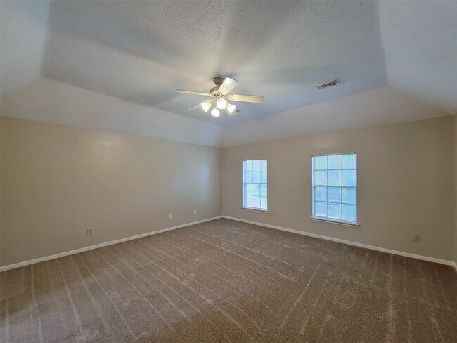 Building Photo - 17207 Meadow Heights Dr