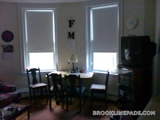 Building Photo - 1539 Beacon St