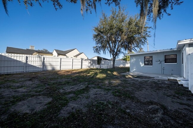Building Photo - Renovated 4/2 Home on a Corner Lot in the SODO Area of Orlando