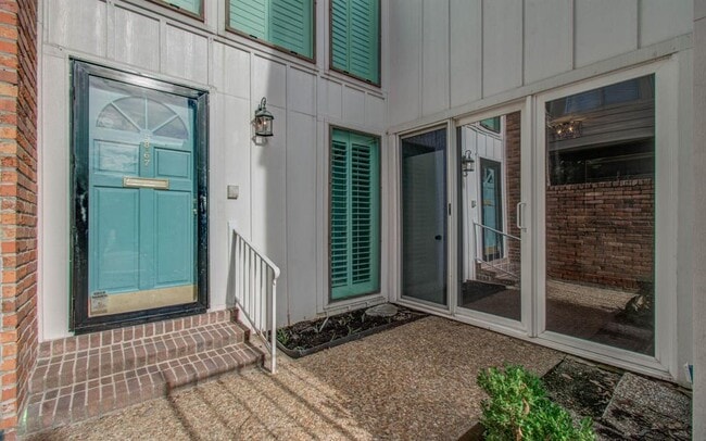 Building Photo - 5867 Sugar Hill Dr