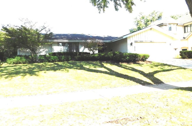 Building Photo - 1117 Summit Hills Ln