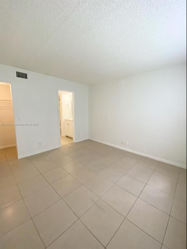 Building Photo - 21904 Lake Forest Cir