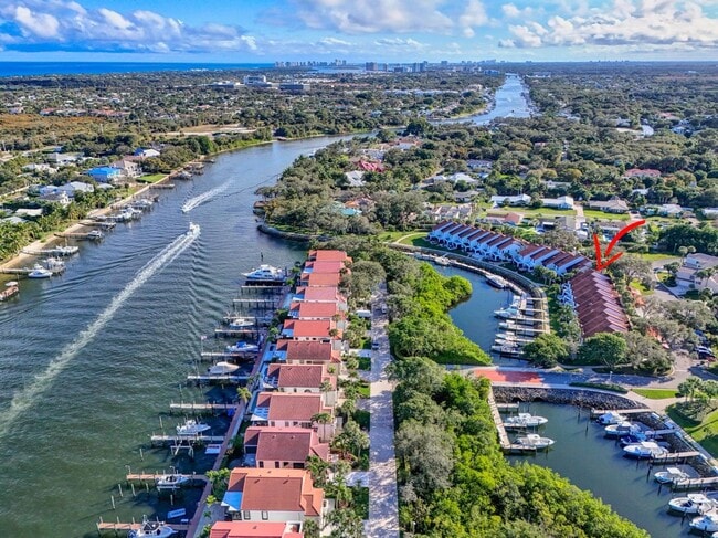 Building Photo - 2320 Treasure Isle Dr