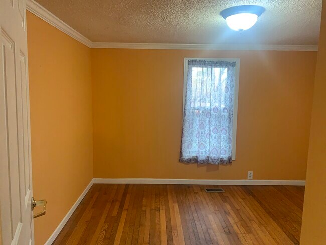 Building Photo - 635 Ledford Rd NE