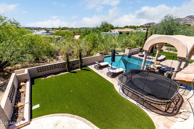 Building Photo - 6050 N Paradise View Dr
