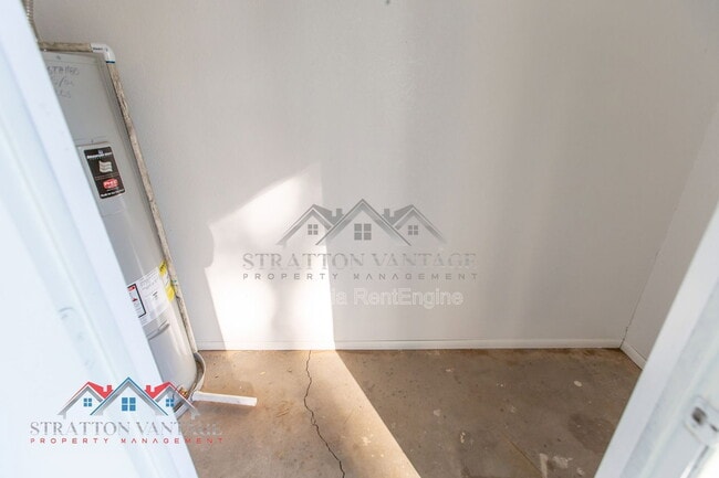 Building Photo - 3749 E Hopi Ave