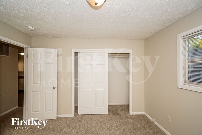 Building Photo - 4601 N Richardt Ave