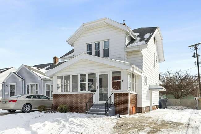 Building Photo - 943 Cloverdale Rd