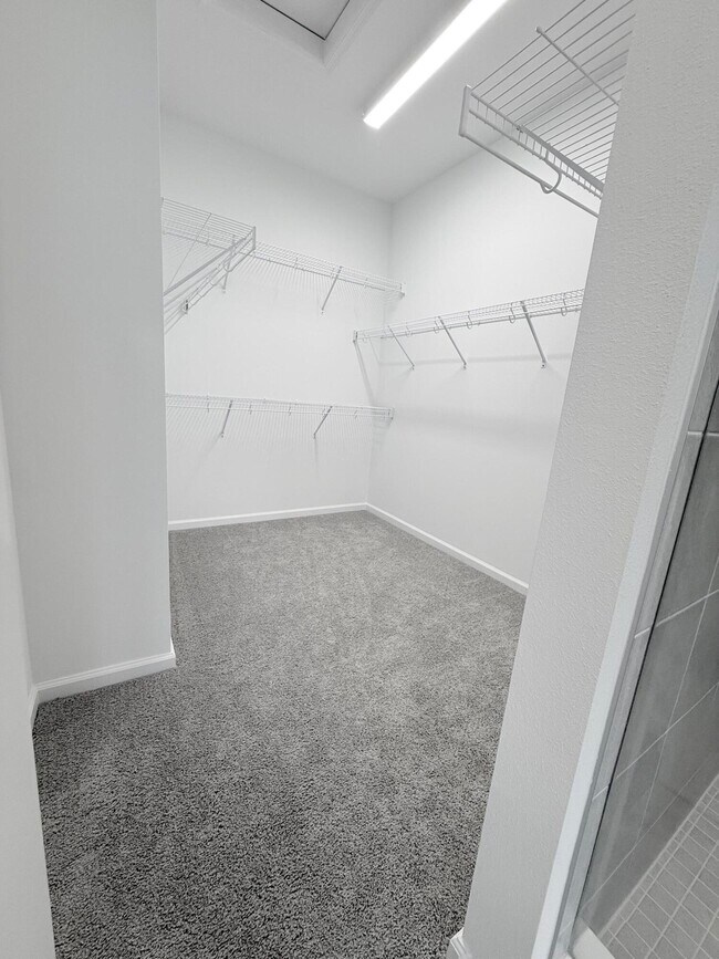 Building Photo - 4394 Longwood Lake Sq