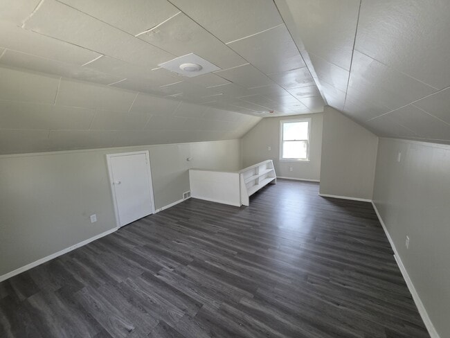 Building Photo - 9252 Minock St