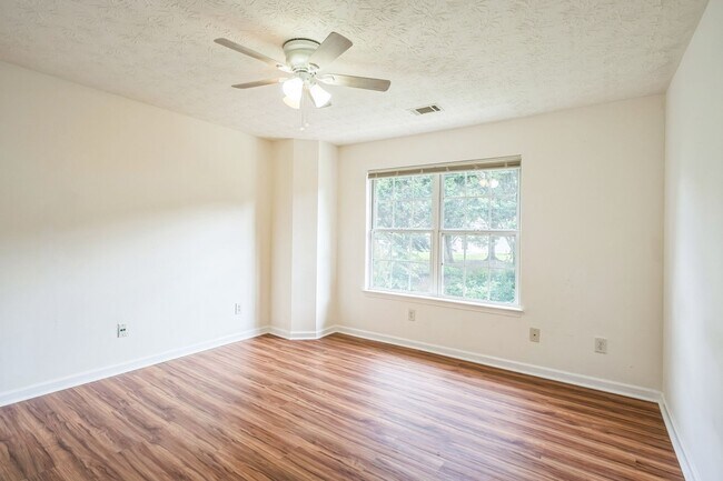 Building Photo - Spacious 4BR House in Lawrenceville