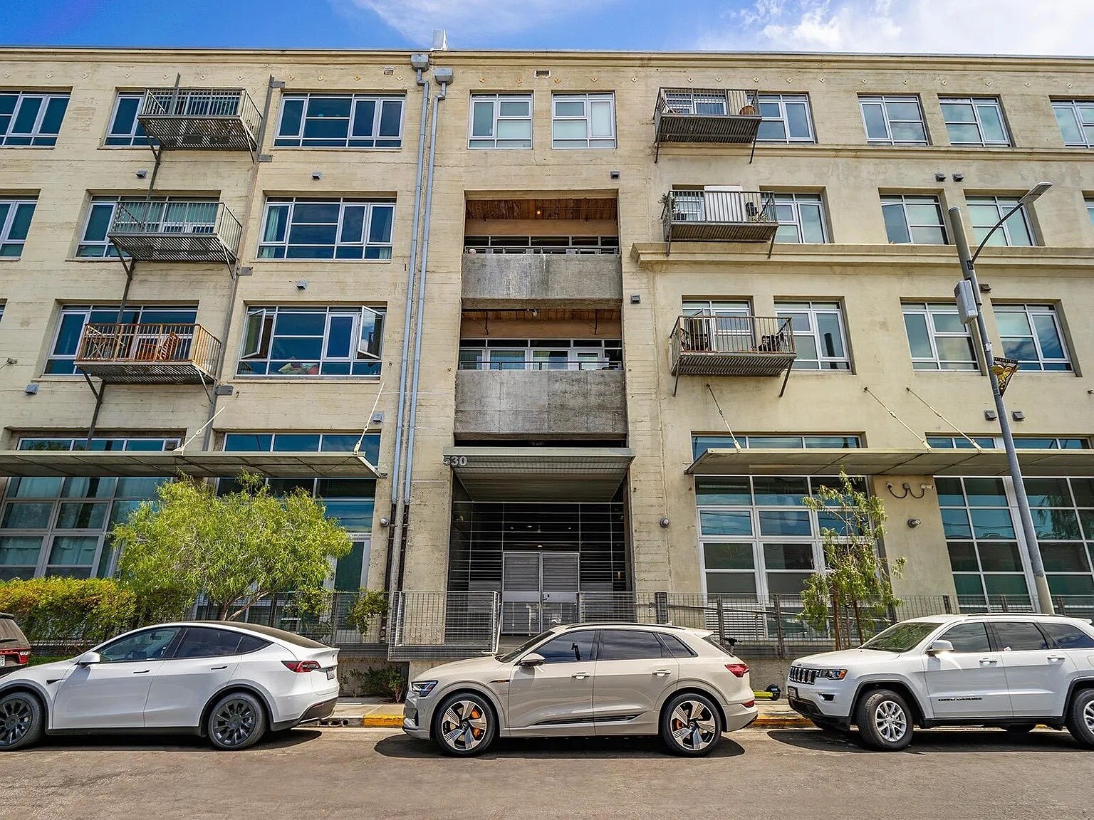 Building Photo - 510 S Hewitt St