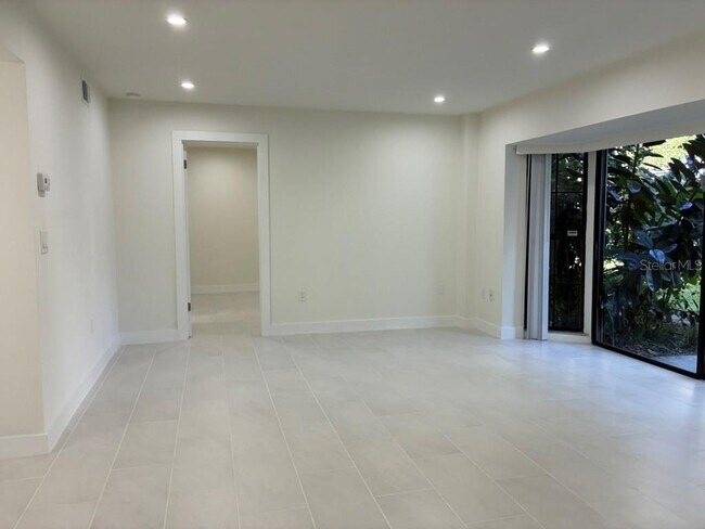 Building Photo - 5999 Village Cir N