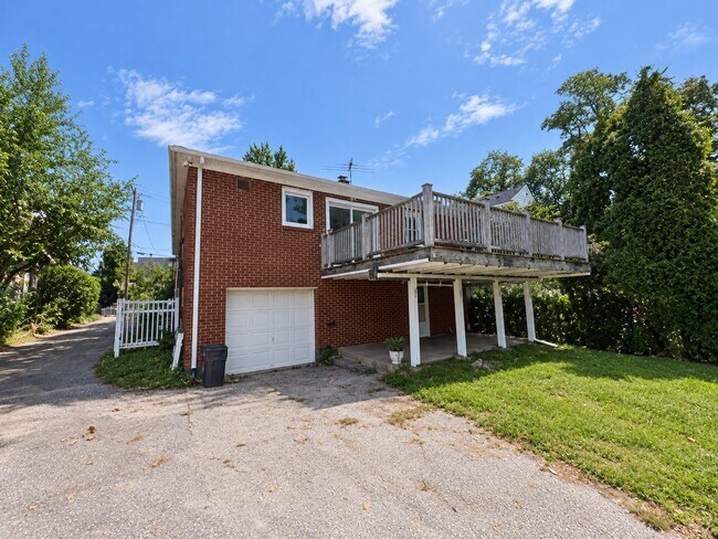 Building Photo - 6797 Lawnton St