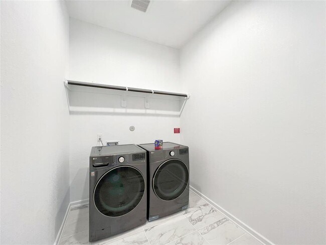Building Photo - 18426 Cir Bar Rnch Ct