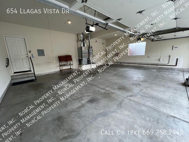Building Photo - 654 Llagas Vista Dr