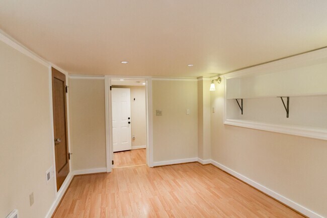 Building Photo - 5bd/4ba Seattle Home