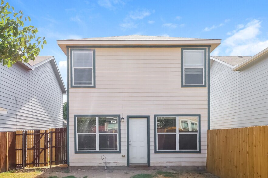 Building Photo - 10628 Wild Oak Dr