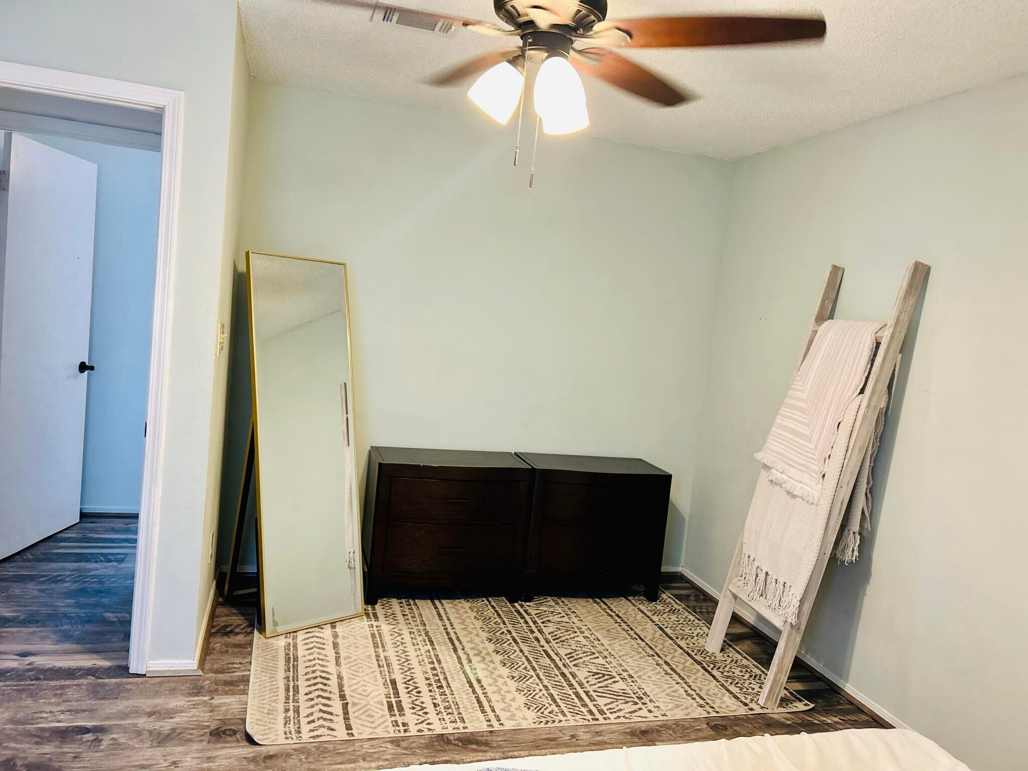 Building Photo - 7812 Oak Forest Dr